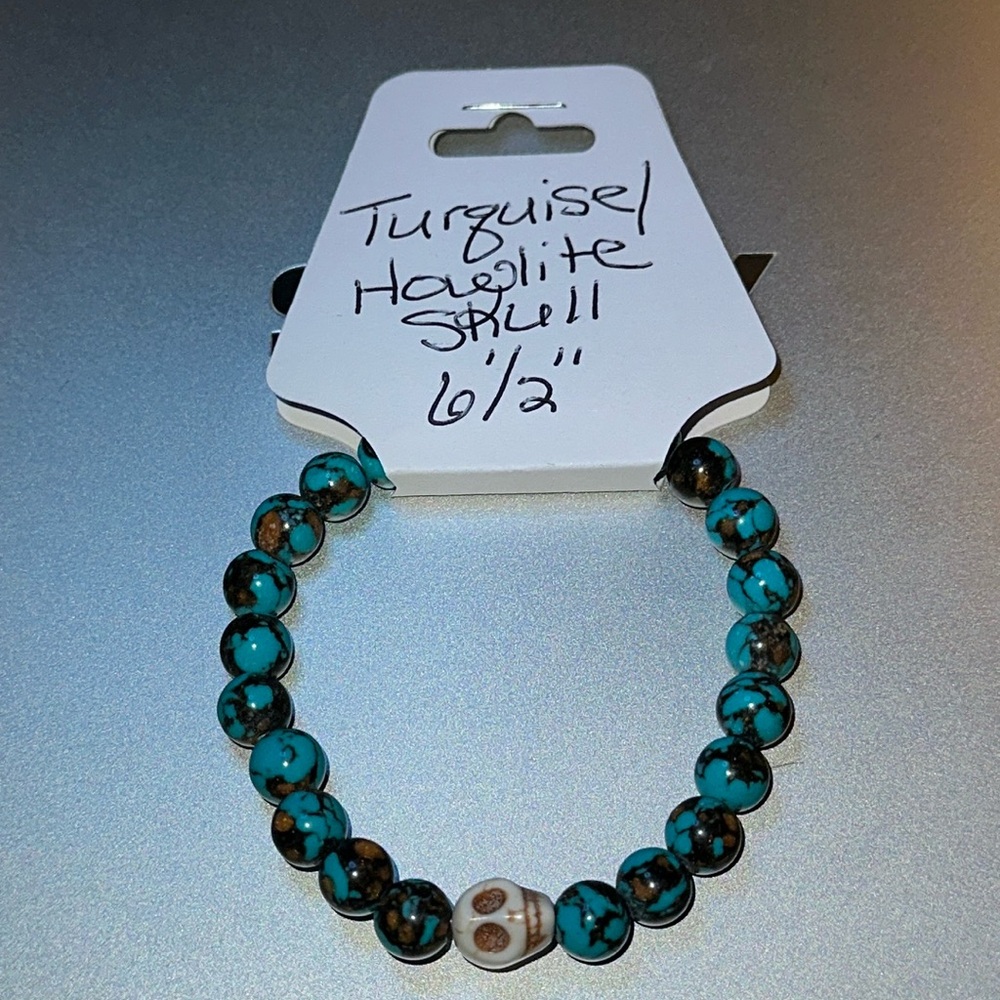 Beautiful Hand Crafted Turquoise/Howlite Stretch Bracelet